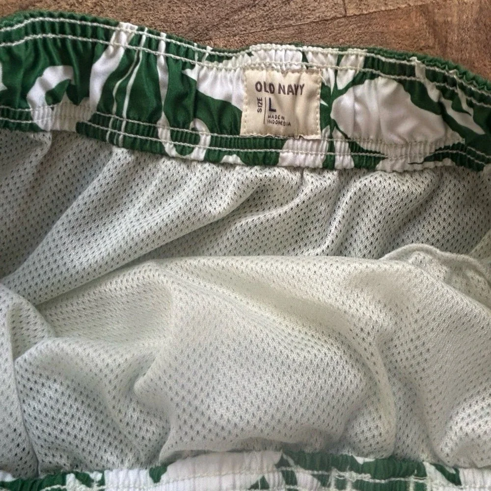 Old Navy Men's‎ Size Large Green Board Shorts